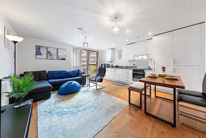 2 Bedroom Flat To Rent In Fulneck Place, London, E1