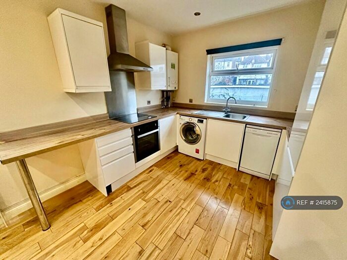 3 Bedroom Flat To Rent In Egerton Road, London, SE25