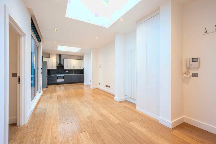 2 Bedroom Flat To Rent In Holloway Road, Holloway, London, N7