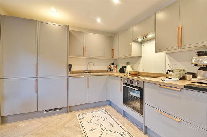 1 Bedroom Flat To Rent In Thornbury Road, Osterley, Isleworth, TW7