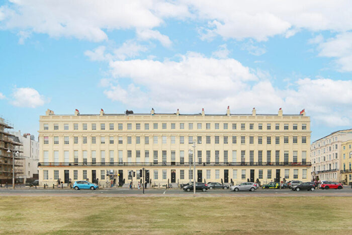 2 Bedroom Flat For Sale In Brunswick Terrace, Hove, BN3