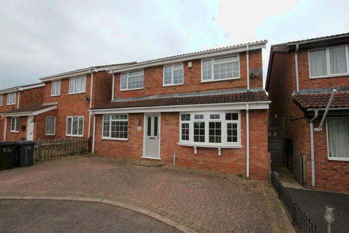 4 Bedroom House To Rent In Mapperley Drive, Northampton, NN3