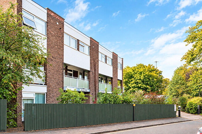 2 Bedroom Apartment To Rent In Queens Court, Hertford, SG13