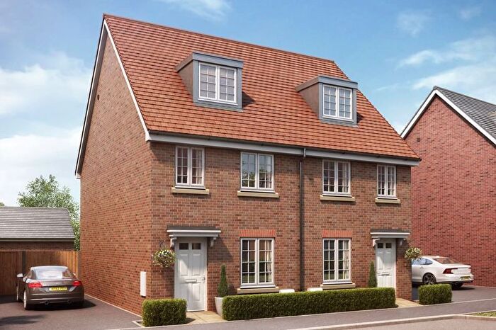 3 Bedroom Semi-detached House For Sale In Saltburn Turn, Thorn, LU5