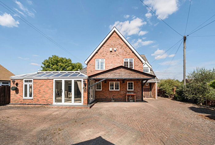 3 Bedroom House For Sale In Tewkesbury Road, Coombe Hill, Gloucester, Gloucestershire, GL19