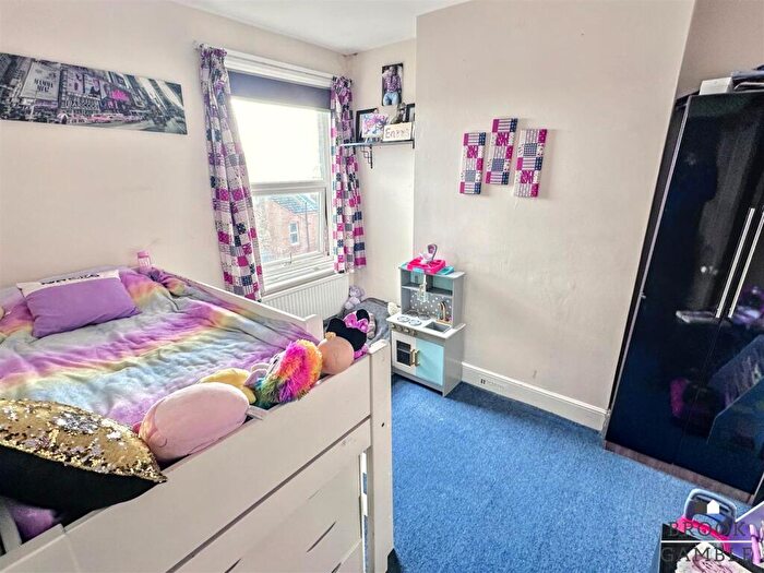 2 Bedroom Flat For Sale In Gore Park Road, Eastbourne, BN21