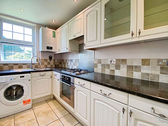 2 Bedroom Flat To Rent In Watling Avenue, Edgware, HA8