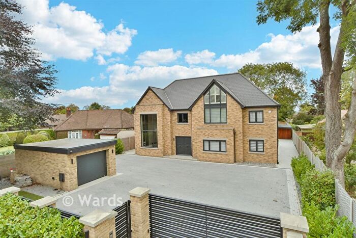 5 Bedroom Detached House For Sale In Fawkham Avenue, New Barn, Kent, DA3