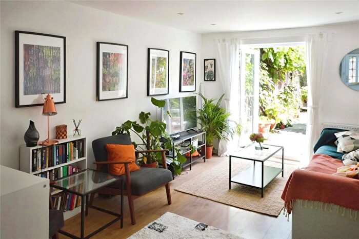 4 Bedroom End Of Terrace House For Sale In Swallow Close, London, SE14
