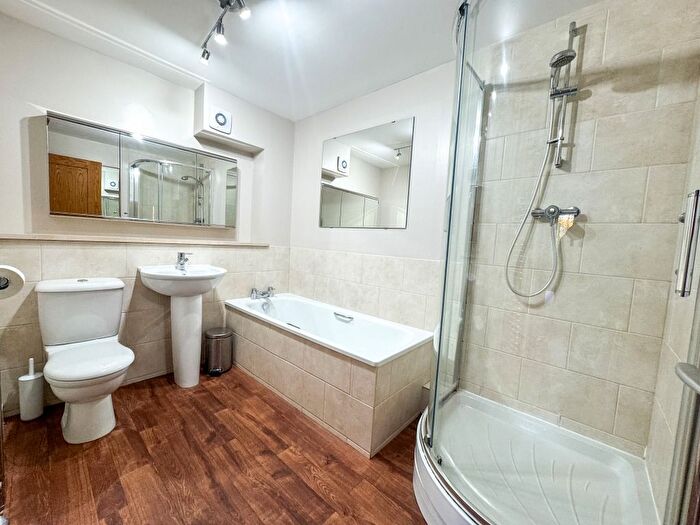 2 Bedroom Flat To Rent In Clark Place, Trinity, Edinburgh, EH5
