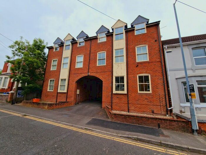 1 Bedroom Flat To Rent In William Street, Swindon, SN1