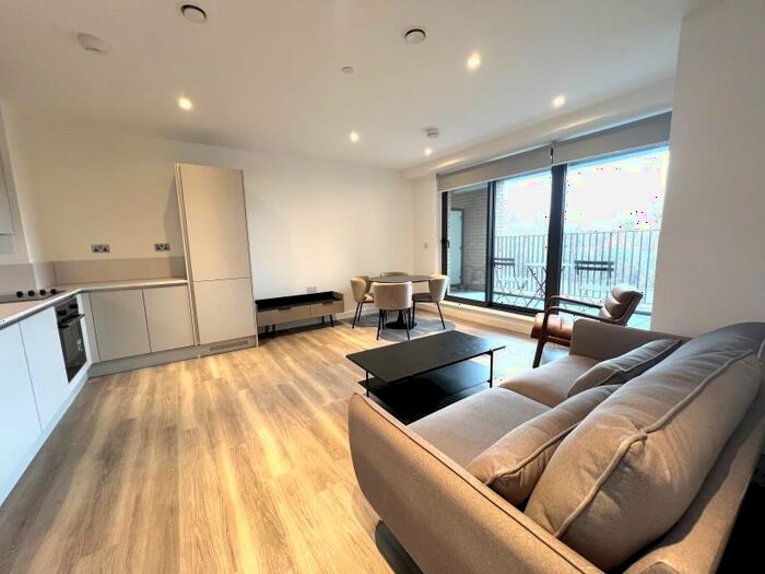 2 Bedroom Flat To Rent In The Mint, Station View, Guildford, GU1