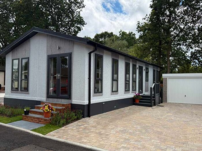 2 Bedroom Park Home For Sale In New Omar Newmarket, Pine Copse Park, Nine Mile Ride, Crowthorne, Berkshire, RG40