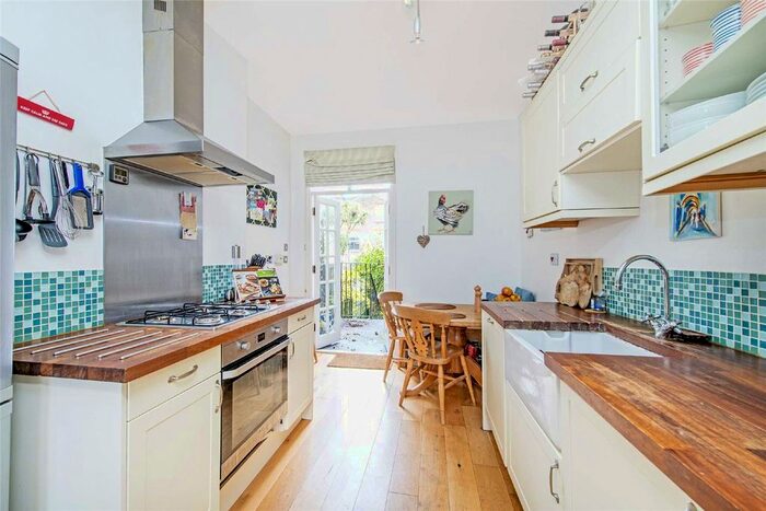2 Bedroom Flat To Rent In Cranbury Road, Fulham, SW6