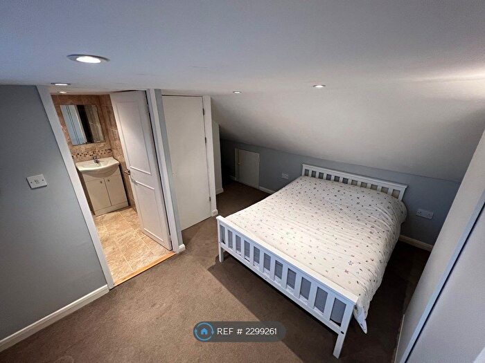 2 Bedroom Flat To Rent In Great Cambridge Road, Enfield, EN1