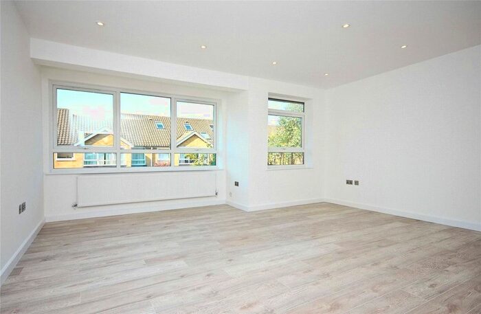 4 Bedroom Maisonette To Rent In Gay Close, Willesden Green, NW2