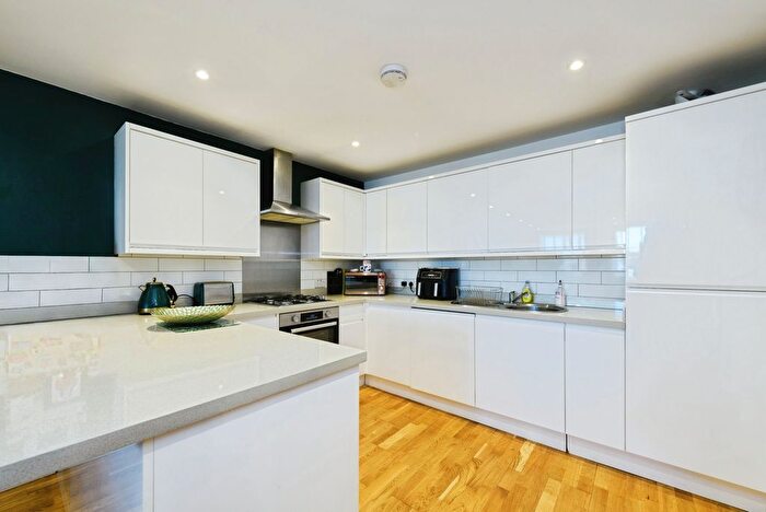 2 Bedroom Flat For Sale In London Road, Sutton, Surrey, SM3