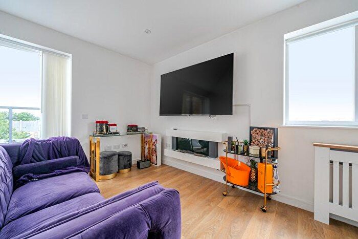 2 Bedroom Flat For Sale In Hillier Court, Whetstone, London, N20