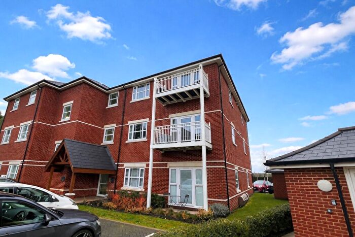 1 Bedroom Flat For Sale In Woodlark Mews, Fleet, Hampshire, GU51