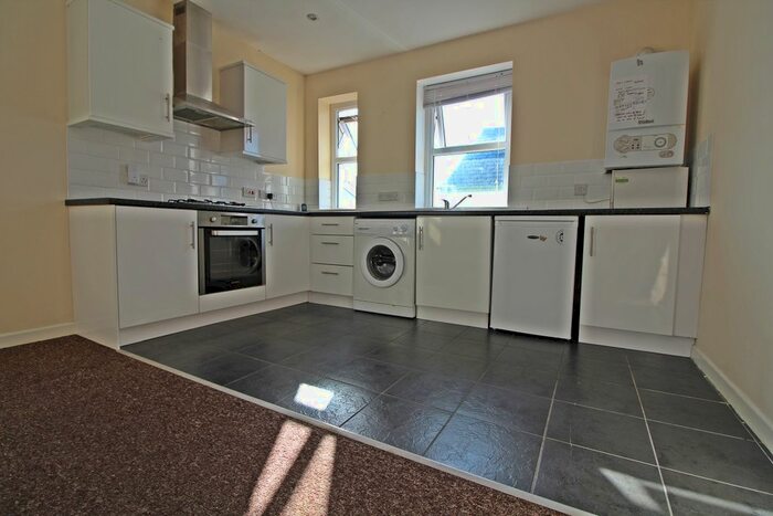 3 Bedroom Flat To Rent In Barry Road, Barry, Vale Of Glamorgan CF63