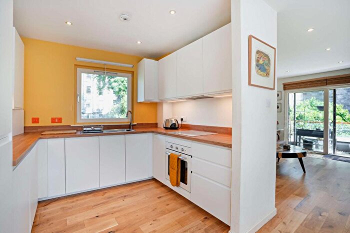 3 Bedroom End Of Terrace House For Sale In New Broughton, Edinburgh, Midlothian, EH3