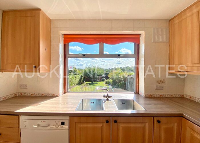 4 Bedroom Semi-detached House To Rent In Highview Gardens, Potters Bar, EN6