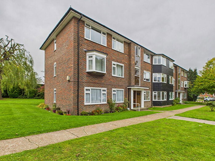 2 Bedroom Flat For Sale In Hurst Court, Horsham, West Sussex, RH12