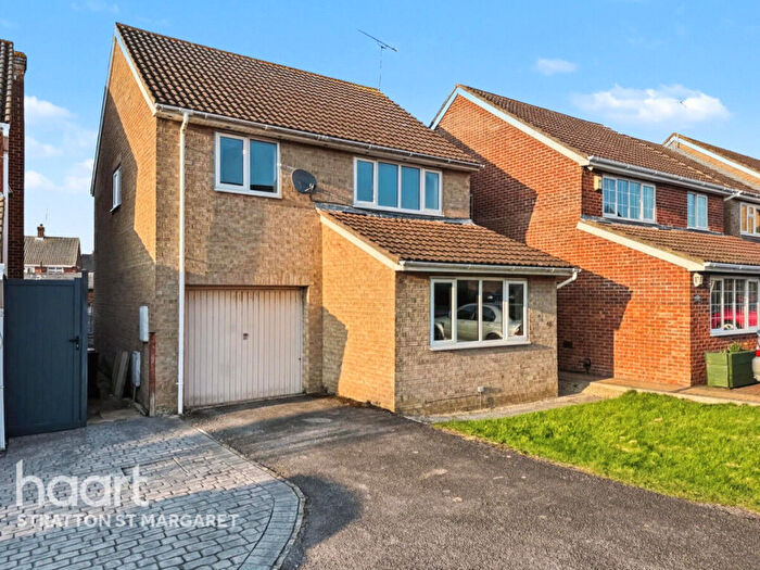 4 Bedroom Detached House For Sale In Griffiths Close, Swindon, SN3