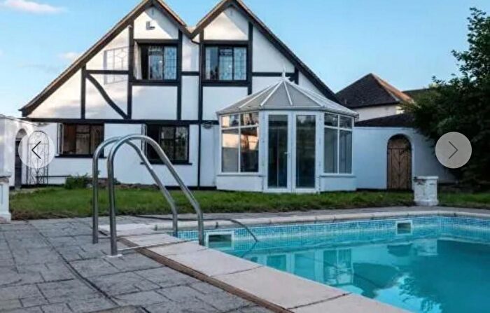 5 Bedroom Detached House To Rent In Ayloff Close, Hornchurch, RM11