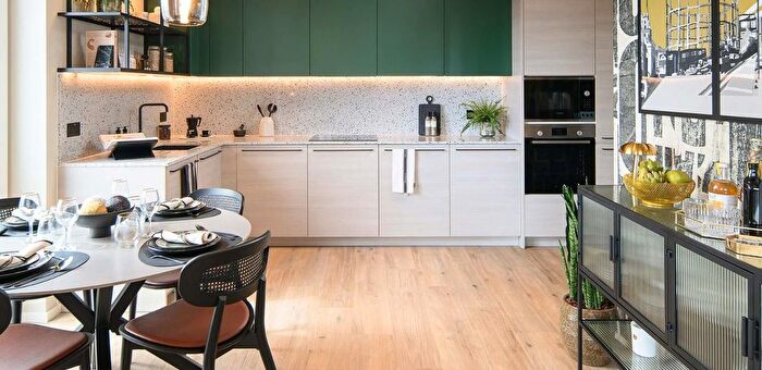 2 Bedroom Flat For Sale In Heron Wharf, Leven Road, E14