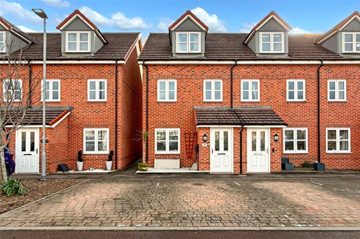 3 Bedroom End Of Terrace House For Sale In Amsbridge Crescent, Wick, Littlehampton, West Sussex, BN17