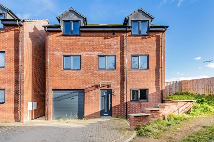 4 Bedroom Detached House To Rent In Jacques Road, Burton Latimer, Kettering, NN15
