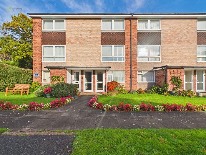 2 Bedroom Flat For Sale In Eldon Drive, Walmley, Sutton Coldfield, B76