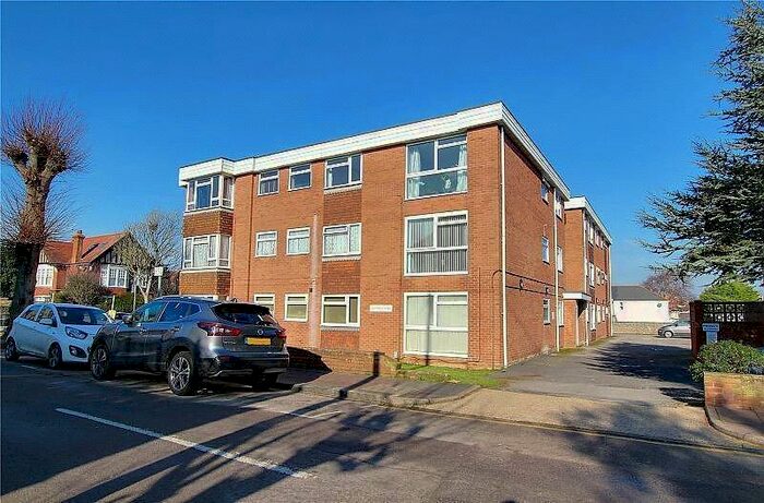 1 Bedroom Flat To Rent In Fenners Court, Cambridge Road, Worthing, West Sussex, BN11