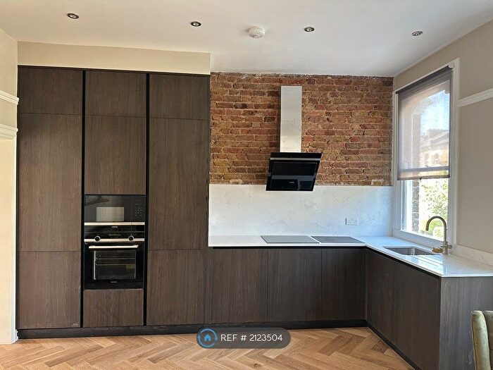 3 Bedroom Flat To Rent In Frithville Gardens, London, W12