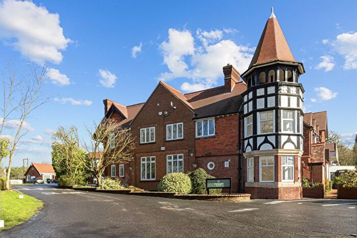 2 Bedroom Flat To Rent In Graylands Manor, Langhurstwood Road, Horsham, West Sussex, RH12