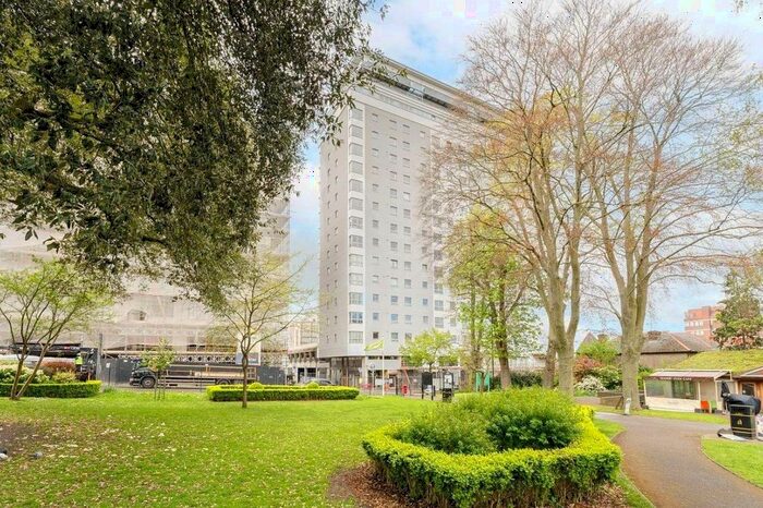 1 Bedroom Flat To Rent In Throwley Way, Sutton, Surrey, SM1