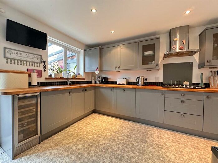 5 Bedroom Detached House For Sale In Newson Road, Swindon, SN25