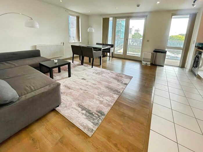 3 Bedroom Apartment To Rent In Equinox Square, London, E14