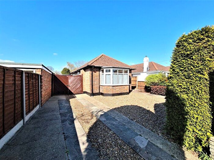 3 Bedroom Bungalow To Rent In Wheatsheaf Lane, Staines-Upon-Thames, Surrey, TW18