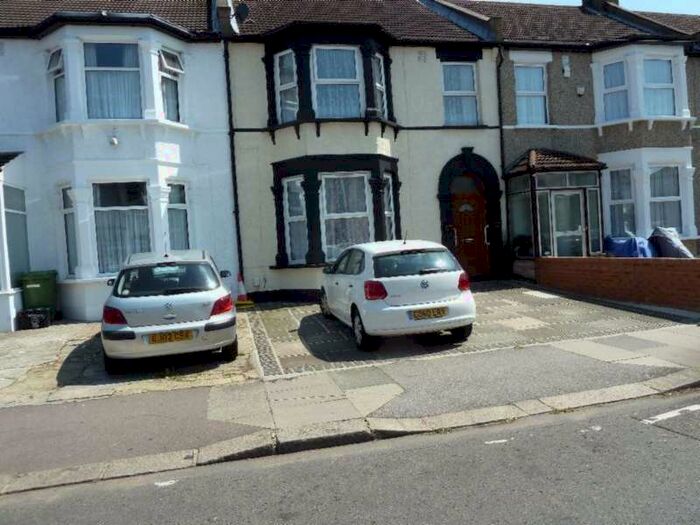 1 Bedroom Flat To Rent In Gordon Road, Ilford, Essex IG1