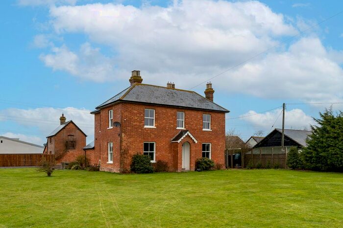 4 Bedroom Farmhouse For Sale In Hogshaw, Buckingham, MK18