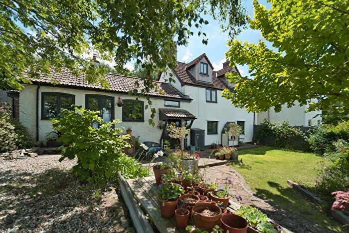 4 Bedroom Semi-Detached House For Sale In Caswell Lane, Clapton In Gordano, Bristol, BS20