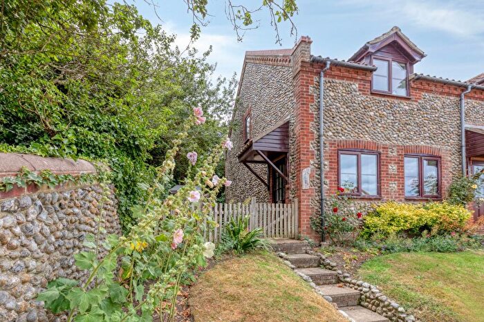 2 Bedroom End Of Terrace House For Sale In Charming Brick-and-Flint Coastal Cottage In Salthouse, NR25