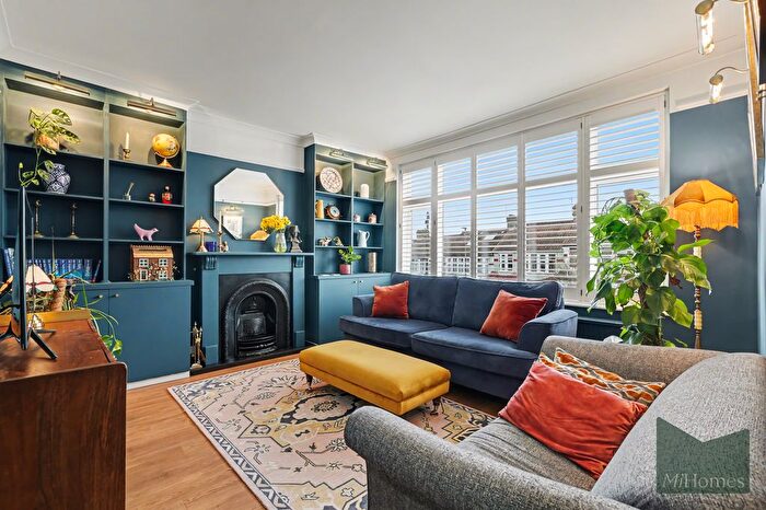 4 Bedroom Terraced House For Sale In Windsor Drive, Barnet, EN4