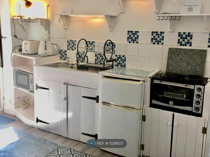 1 Bedroom Flat To Rent In Nancledra, St Ives, Hayle And Penzance, Cornwall, TR20