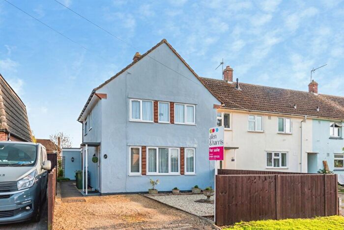 3 Bedroom Semi Detached House For Sale In Wilding Road, Wallingford, OX10
