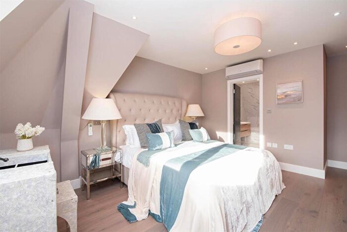3 Bedroom Flat To Rent In Woodlands, Golders Green, NW11