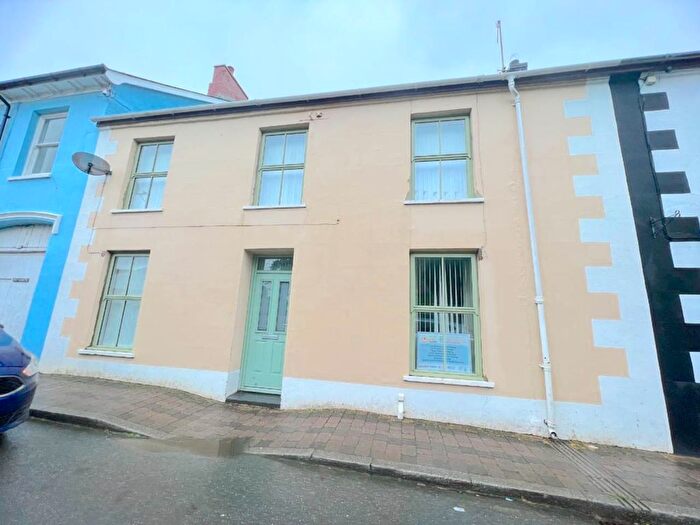 3 Bedroom Property For Sale In Gernos, The Square, Tregaron, SY25