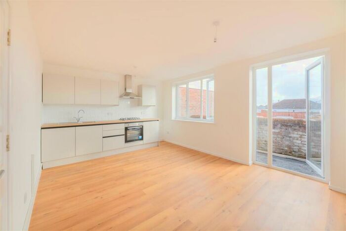 3 Bedroom Apartment To Rent In Somerford Road, Christchurch, BH23